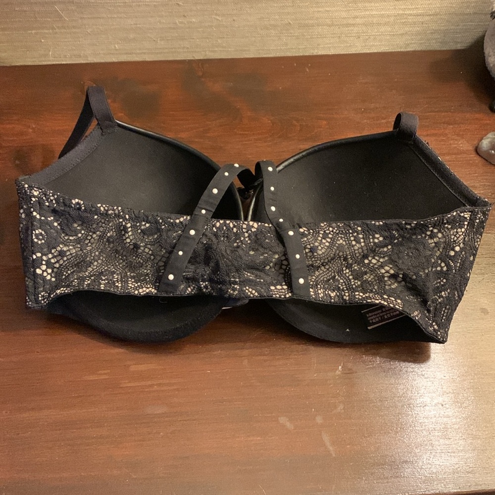 💃 Victoria’s Secret 38DD Lace Bra – Because the Girls Deserve Luxury! 💃 - Picture 11 of 15